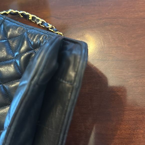 CHANEL vintage black XXL classic flap clutch bag with shoulder strap. - Picture 11 of 15